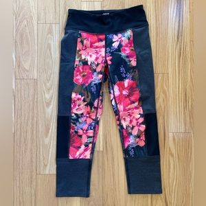 JoyLab cropped floral capri leggings